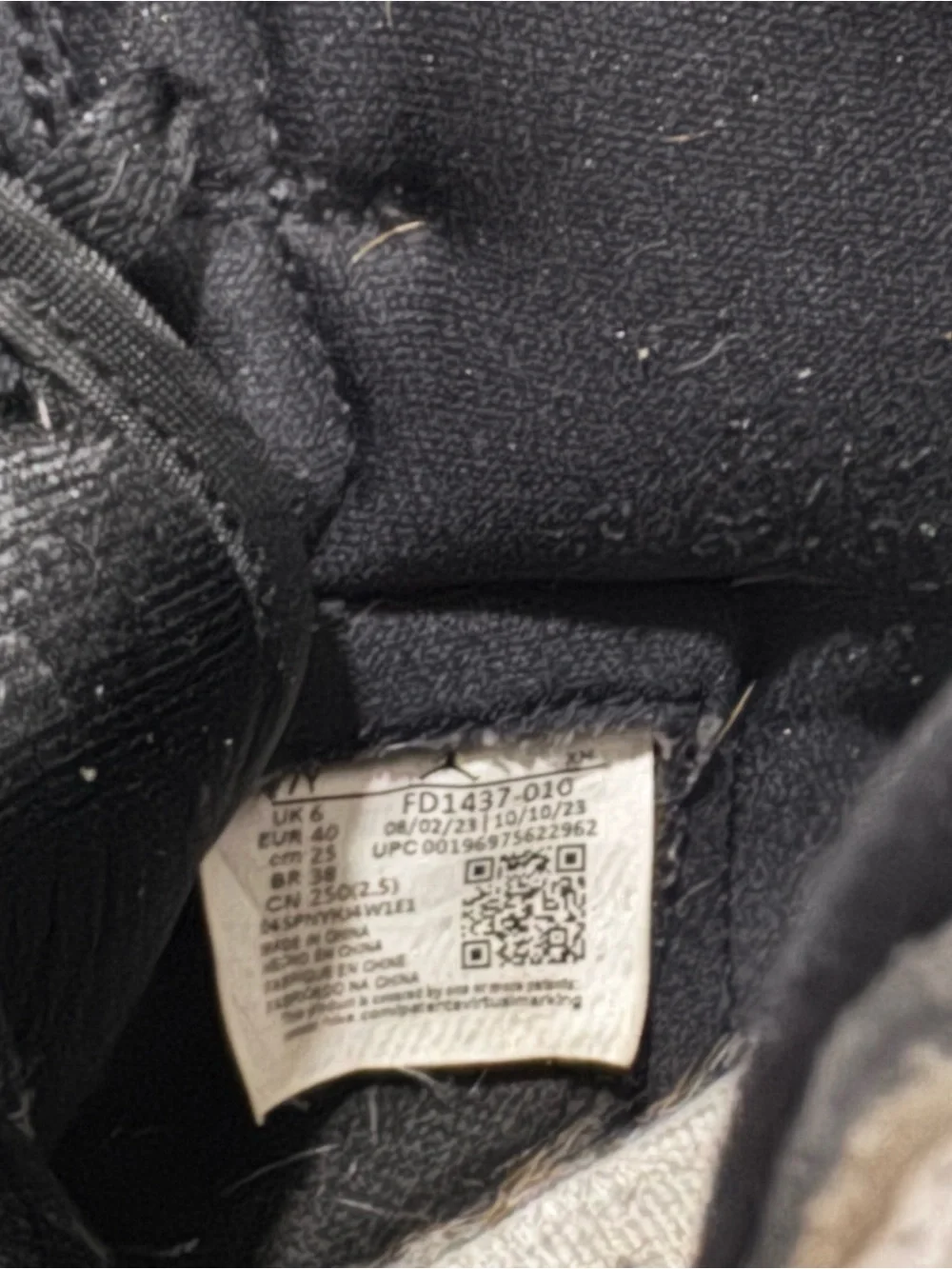 Nike Black and White High-Top Sneakers 7y